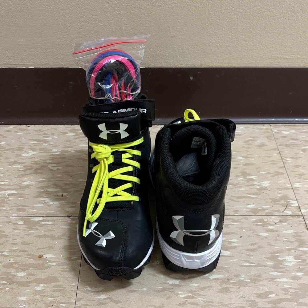 Under Armour Kids Black Football Cleats with customizable laces
